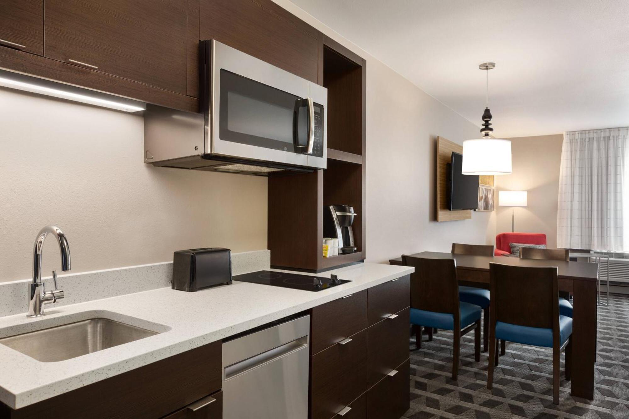 TownePlace Suites Cedar Rapids Marion Exterior foto